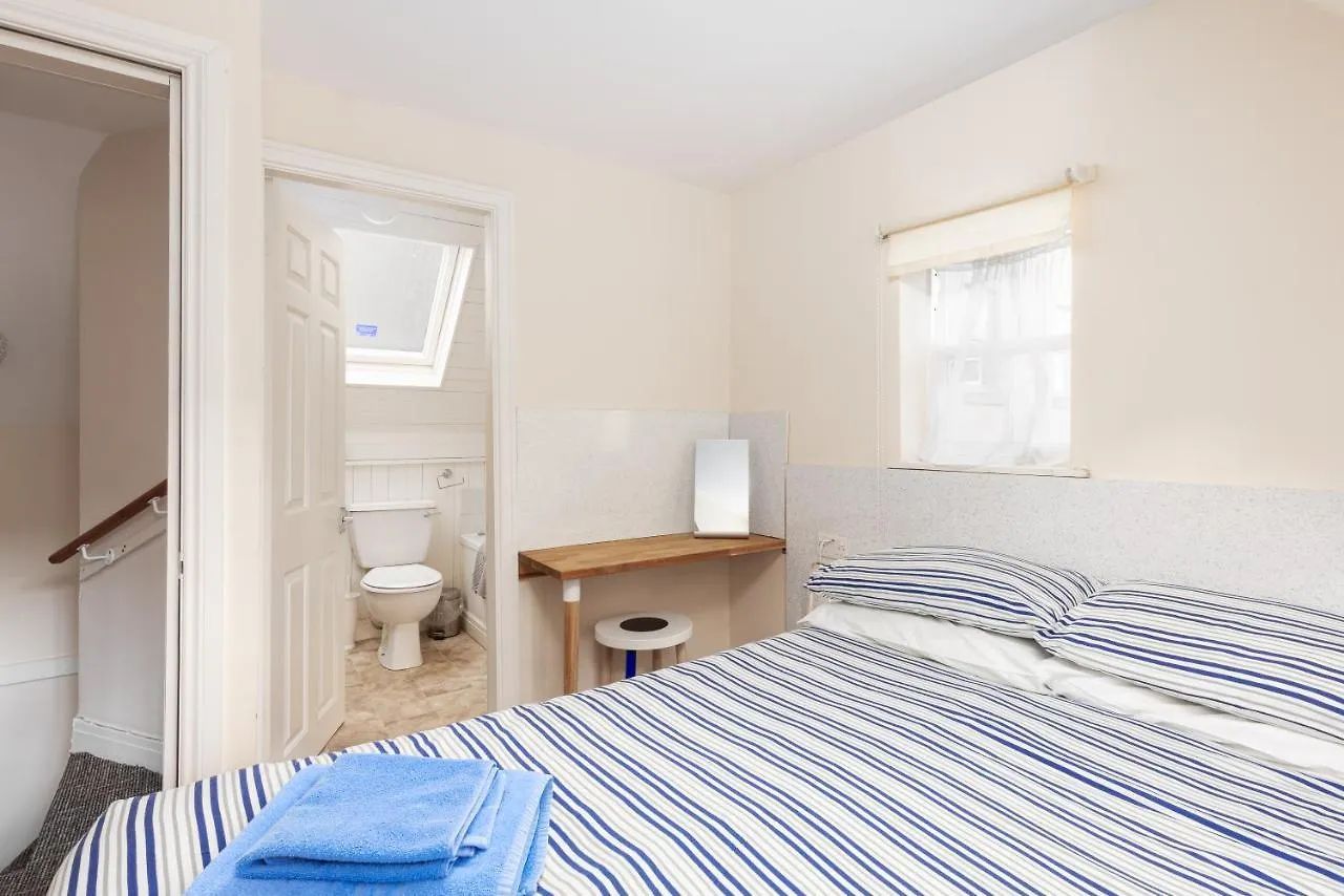 Bluegrass Cottage - Free Parking Whitby 0*,  Wielka Brytania